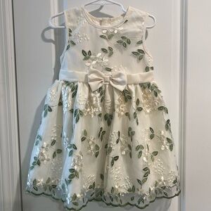 SHEIN Cream and Green Embroidered Kids Dress